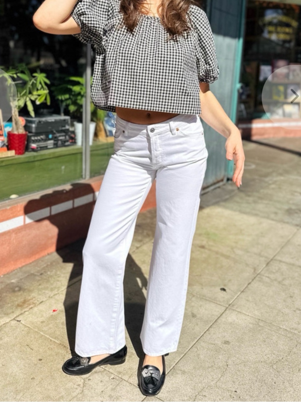 ROLLA’s Classic White Straight-Leg Relaxed Jeans 
‘Like NEW’
